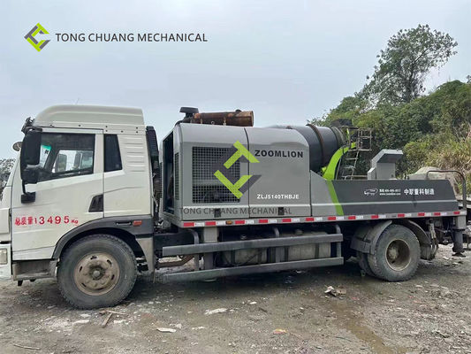 menggunakan pompa saluran yang dipasang di truk