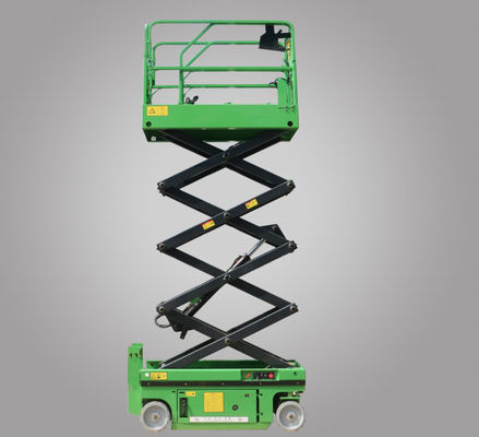 4*2 Drive Mode Liquid Scissor Type Aerial Work Platform untuk 2260kg beban di mesin konstruksi