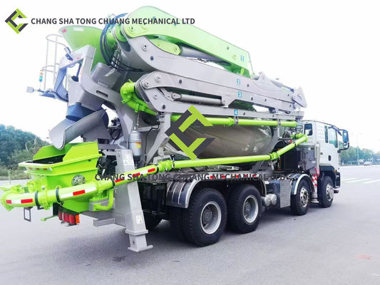 28-4M Pompa beton truk dipasang dengan mixer Empat lengan berbentuk M lipat Buka kontrol hidrolik